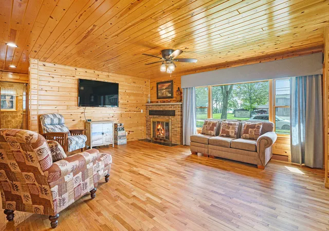 Photo 4 of Single family home for sale at 1018 Ruddiman Dr, Muskegon, MI 49445 | MLS# 71025060265 | Listing updated on 2026-08-05
