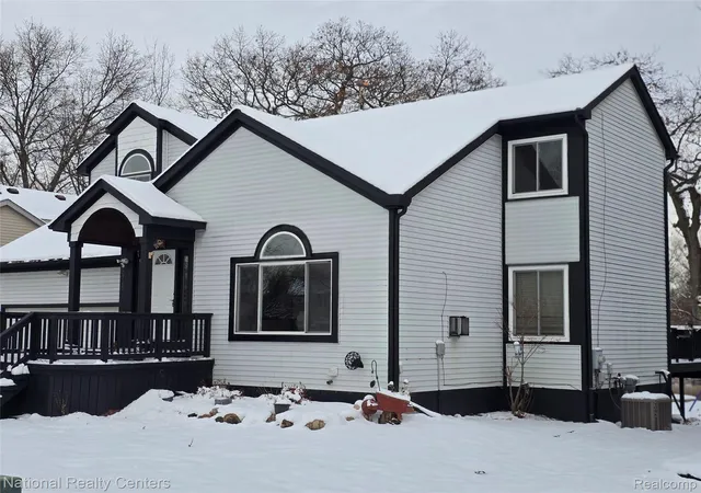 1st image of 2727 Riverside Dr, Waterford, MI 48329 | MLS# 20251057353