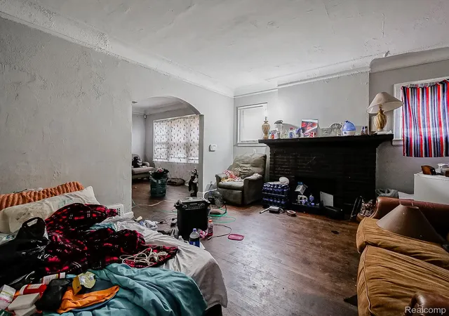 Listing Photo 5 - Condo for sale in building located at 2209 Pasadena St, Detroit, MI 48219