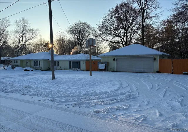 Photo 1 of Sale Pending at 2374 Bradford Dr, Grand Blanc, MI 48507 | MLS# 20251057446 | Listing updated on 2026-09-16