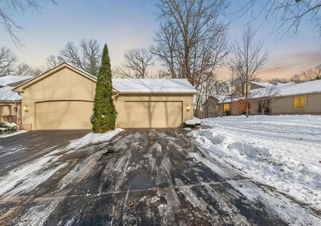 Listing Photo 3 - Condo for sale in building located at 1193 Timberview Trl, Bloomfield Hills, MI 48304