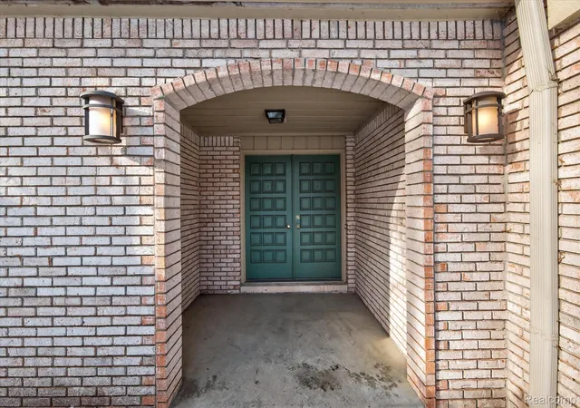 Listing Photo 4 - Condo for sale in building located at 1193 Timberview Trl, Bloomfield Hills, MI 48304