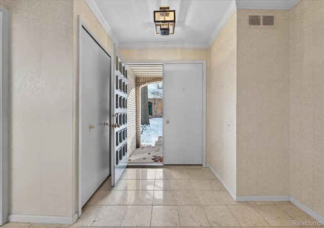 Listing Photo 5 - Condo for sale in building located at 1193 Timberview Trl, Bloomfield Hills, MI 48304
