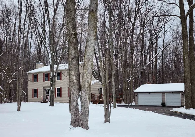 Photo 3 of Single family home for sale at 3400 N Sturgeon Rd, Midland, MI 48642 | MLS# 79080064109 | Listing updated on 2026-06-24