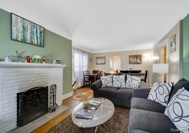 1st image of 832 Pinecrest Dr E, Ferndale, MI 48220 | MLS# 20251057734