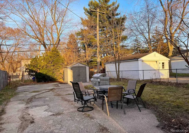 48th image of 832 Pinecrest Dr E, Ferndale, MI 48220 | MLS# 20251057734