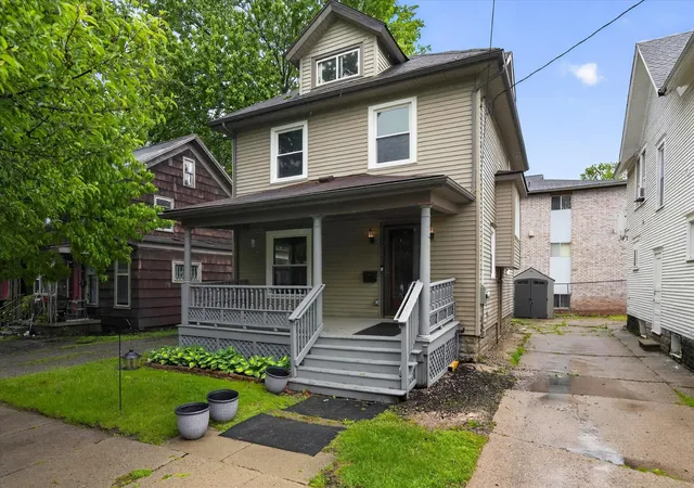 Photo 4 of Single family home for sale at 309 W Lapeer St, Lansing, MI 48933 | MLS# 60050195476 | Listing updated on 2026-08-26