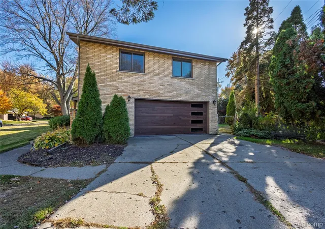 3rd image of 35163 Dumbarton St, Harrison Township, MI 48045 | MLS# 20251058011