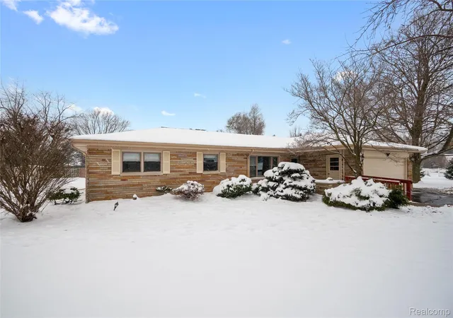 Homes for sale in Coldwater City Branch, MI | 374 Rohloff Dr, Coldwater City Branch, MI 49036 | MLS# 20251058089