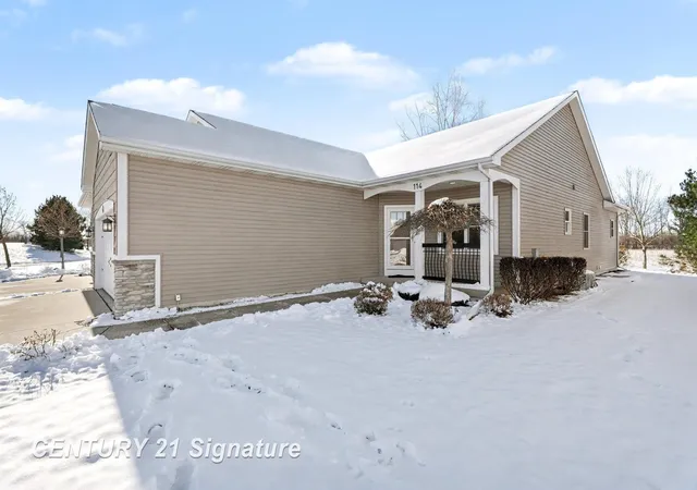 Listing Photo 3 - Condo for sale in building located at 114 Tuscany Cir, Saginaw, MI 48603