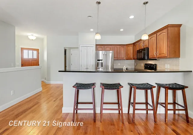 Listing Photo 5 - Condo for sale in building located at 114 Tuscany Cir, Saginaw, MI 48603
