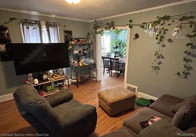 Photo 3 of Single family home for sale at 669 N Perry St, Pontiac, MI 48342 | MLS# 20251058514 | Listing updated on 2026-07-09