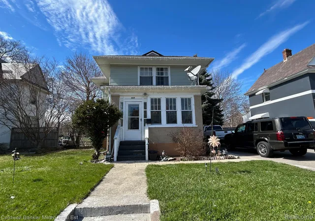 Photo 1 of Single family home for sale at 669 N Perry St, Pontiac, MI 48342 | MLS# 20251058514 | Listing updated on 2026-07-09