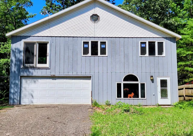 Photo 3 of Single family home for sale at 6395 S Lakeshore Dr, Pentwater, MI 49449 | MLS# 67025061139 | Listing updated on 2026-09-02