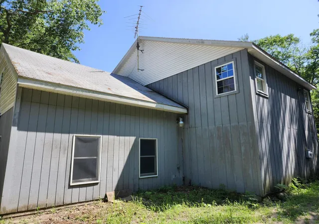 Photo 4 of Single family home for sale at 6395 S Lakeshore Dr, Pentwater, MI 49449 | MLS# 67025061139 | Listing updated on 2026-09-02