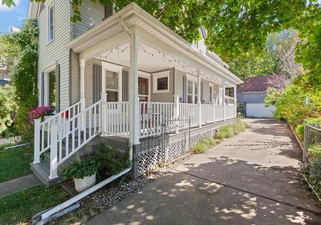 Photo 4 of Single family home for sale at 612 N Clinton St, Adrian, MI 49221 | MLS# 81025061172 | Listing updated on 2026-10-07