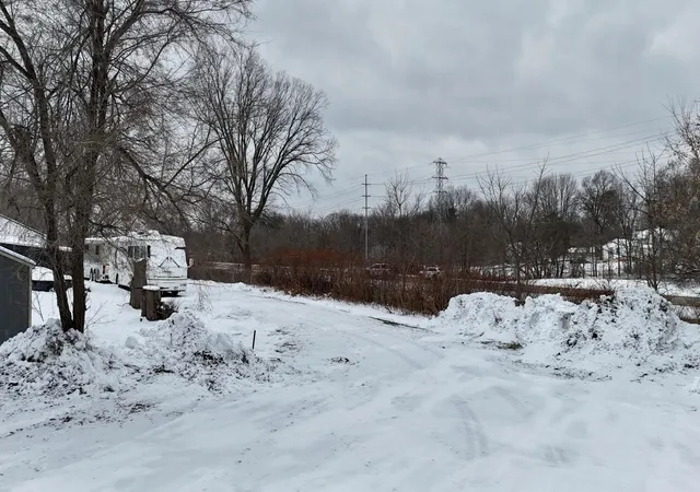 28th image of 526 Fairyland Ave, Jackson, MI 49202 | MLS# 81025061361