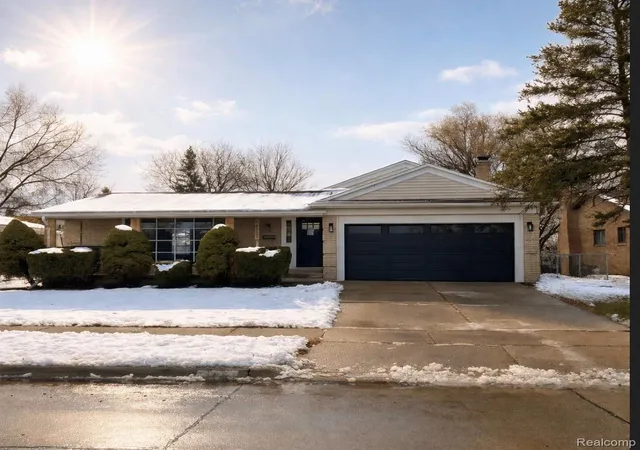 Homes for sale in Riverview City Wayne, MI | 14851 Williamsburg Dr, Riverview City Wayne, MI 48193 | MLS# 20251059379