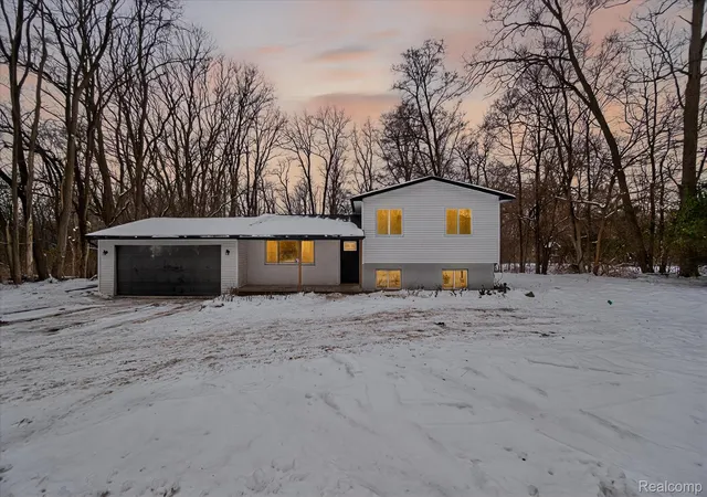 Photo 1 of Sale Pending at 10031 Carmer Rd, Fenton, MI 48430 | MLS# 20251059604 | Listing updated on 2026-07-07