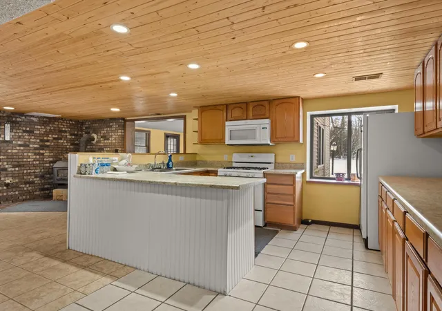 Photo 3 of Single family home for sale at 3175 Strand Rd, Muskegon, MI 49445 | MLS# 78080064307 | Listing updated on 2026-10-06