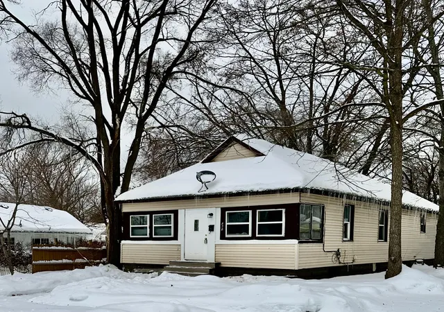 Photo 1 of Single family home for sale at 828 W Larch Ave, Muskegon, MI 49441 | MLS# 71025061964 | Listing updated on 2026-09-17