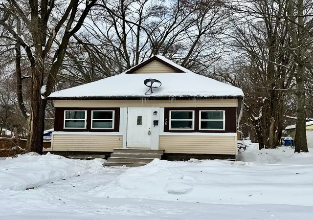 Photo 2 of Single family home for sale at 828 W Larch Ave, Muskegon, MI 49441 | MLS# 71025061964 | Listing updated on 2026-09-17