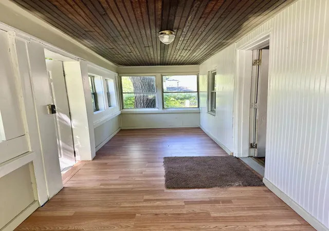 Photo 3 of Single family home for sale at 828 W Larch Ave, Muskegon, MI 49441 | MLS# 71025061964 | Listing updated on 2026-09-17