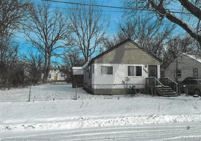 Homes for sale in Flint, MI | 1082 W Juliah Ave, Flint, MI 48505 | MLS# 20251060355
