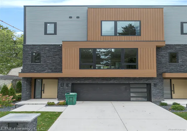 2nd image of 525 Walnut St, Howell, MI 48843 | MLS# 20251060405