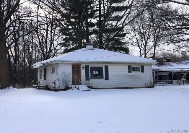 Photo 1 of Single family home for sale at 1704 E Webster Rd, Flint, MI 48505 | MLS# 20251061030 | Listing updated on 2026-06-30
