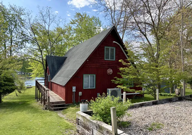Photo 4 of Single family home for sale at 45601 Peninsula Dr E, Grand Junction, MI 49056 | MLS# 69025062455 | Listing updated on 2026-07-20