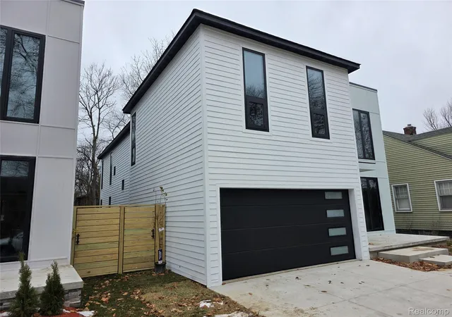 Photo 3 of Single family home for sale at 1837 N Washington Ave, Royal Oak, MI 48073 | MLS# 20251061319 | Listing updated on 2026-09-20