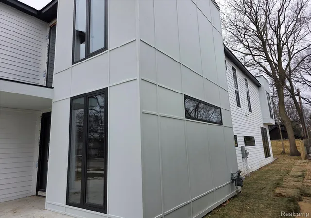 Photo 4 of Single family home for sale at 1837 N Washington Ave, Royal Oak, MI 48073 | MLS# 20251061319 | Listing updated on 2026-09-20