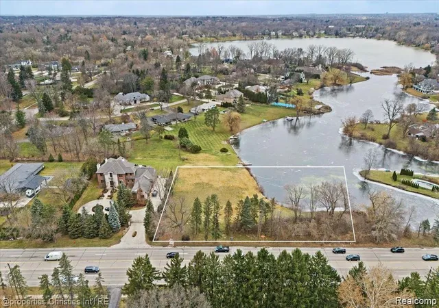 12th image of 4456 W Maple Rd, Bloomfield Hills, MI 48301 | MLS# 20251061346