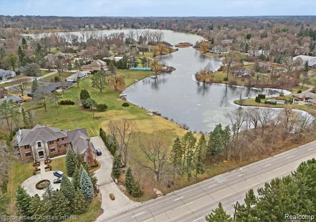 2nd image of 4456 W Maple Rd, Bloomfield Hills, MI 48301 | MLS# 20251061346