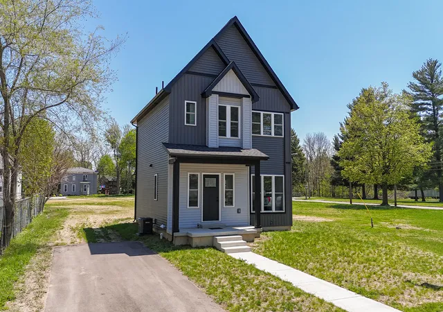 1st image of 102 N Mill St, Dowagiac, MI 49047 | MLS# 69025062616