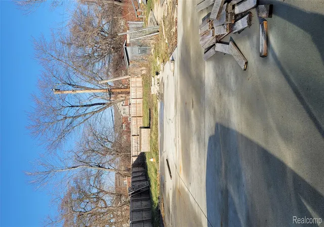 3rd image of 987 E Philadelphia St, Detroit, MI 48211 | MLS# 20251061525