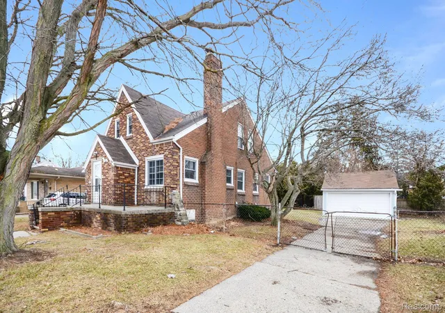 3rd image of 15065 Lincoln Ave, Eastpointe, MI 48021 | MLS# 20251061646