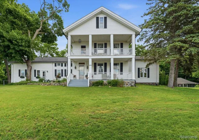1st image of 549 Grixdale Ln, Waterford, MI 48328 | MLS# 20251062221