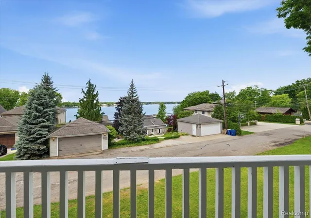 4th image of 549 Grixdale Ln, Waterford, MI 48328 | MLS# 20251062221