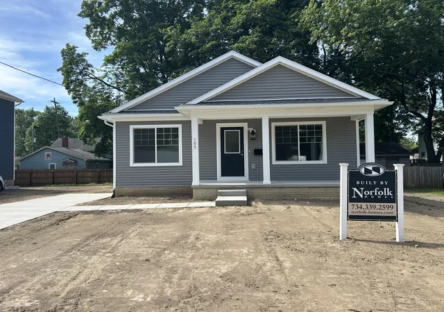 1st image of 107 Hart St, Marshall, MI 49068 | MLS# 64026000150