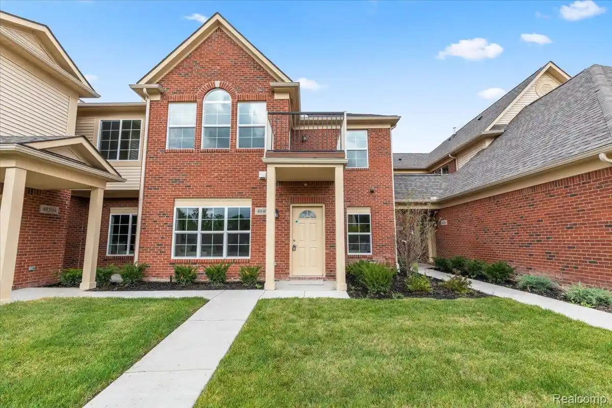 Listing Photo 1 - Condo for sale in 48492 Brg Wy located at 48492 Brg Wy, Wayne, MI 48188 - Unit #559