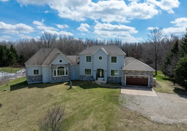 Photo 3 of Single family home for sale at 3195 S Rolland Rd, Remus, MI 49340 | MLS# 79080064600 | Listing updated on 2026-08-31