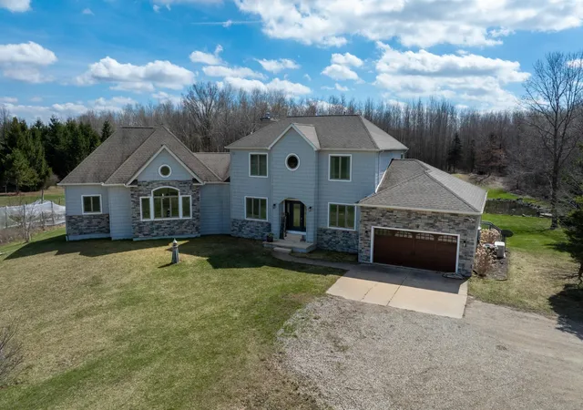 Photo 4 of Single family home for sale at 3195 S Rolland Rd, Remus, MI 49340 | MLS# 79080064600 | Listing updated on 2026-08-31