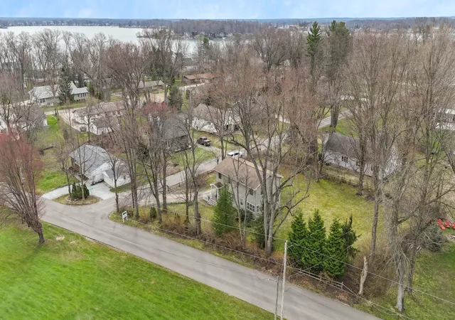 3rd image of 61100 Quinnesec Rd, Cassopolis, MI 49031 | MLS# 69026000364