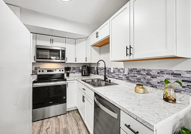 4th image of 3407 Kenbrooke Ct, Kalamazoo, MI 49006 | MLS# 66026000365