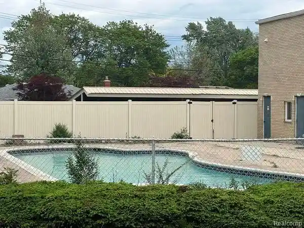 Listing Photo 2 - Condo for sale in 7350 N Inkster Rd located at 7350 N Inkster Rd, Wayne, MI 48127 - Unit #10