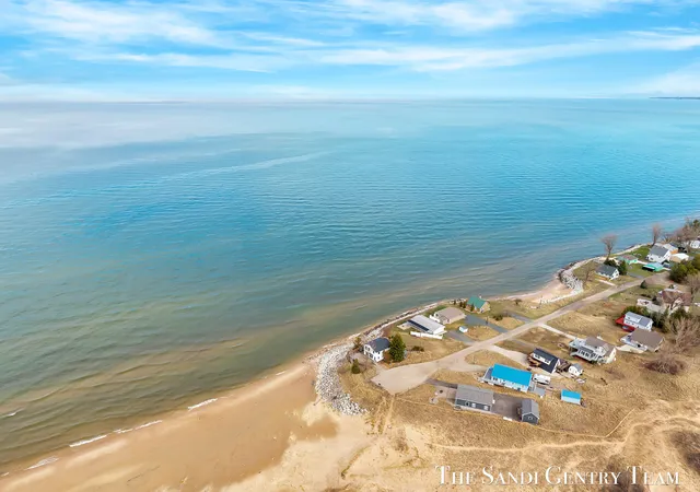 Photo 3 of Single family home for sale at 2767 N Lakeshore Dr, Mears, MI 49436 | MLS# 71026000626 | Listing updated on 2026-09-15