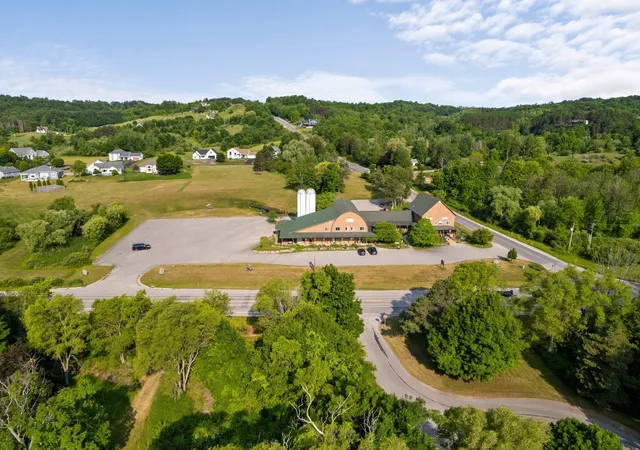 Photo 3 of House for sale at 5046 S W Bay Shore Dr, Suttons Bay, MI 49682 | MLS# 78080064674 | Listing updated on 2026-01-10