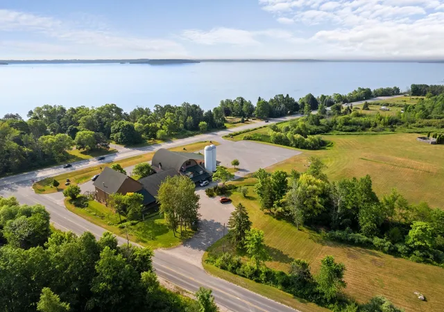 Photo 4 of House for sale at 5046 S W Bay Shore Dr, Suttons Bay, MI 49682 | MLS# 78080064674 | Listing updated on 2026-01-10